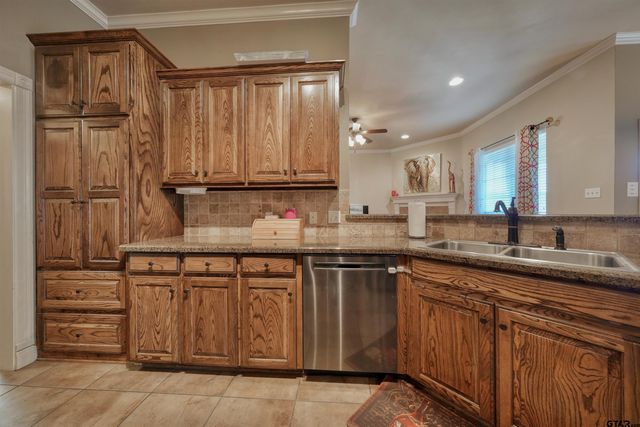 16594 Beauregard Drive, Tyler, TX 75703