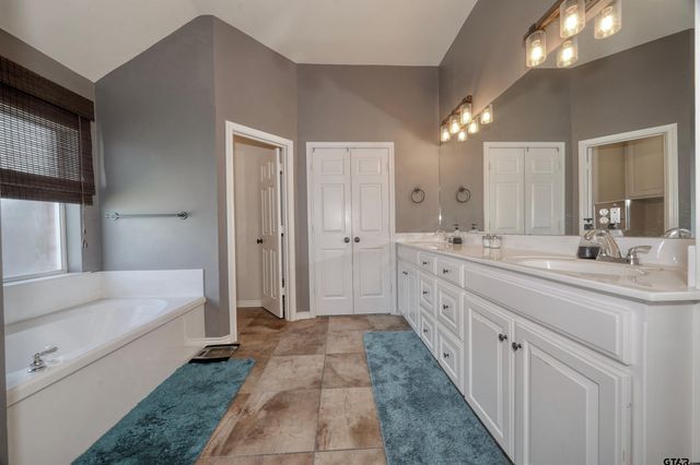 16594 Beauregard Drive, Tyler, TX 75703