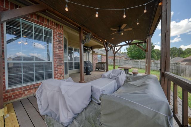 16594 Beauregard Drive, Tyler, TX 75703