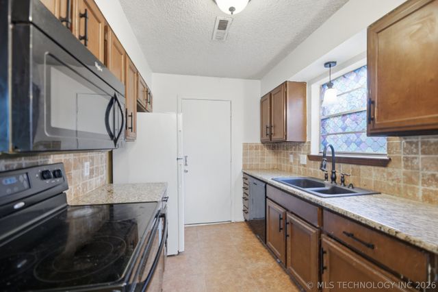 1761 S Spruce Avenue, Broken Arrow, OK 74012