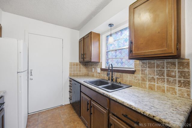 1761 S Spruce Avenue, Broken Arrow, OK 74012