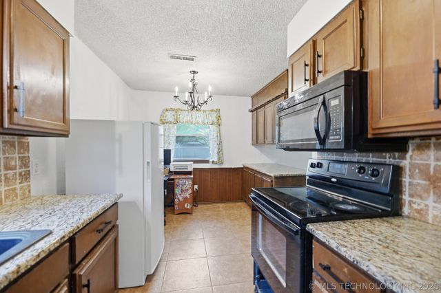 1761 S Spruce Avenue, Broken Arrow, OK 74012