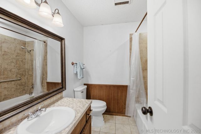 1761 S Spruce Avenue, Broken Arrow, OK 74012