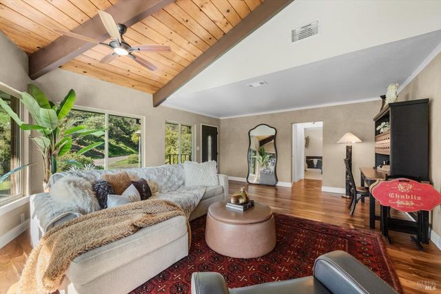 188 Country Club Ln, Napa, CA 94558