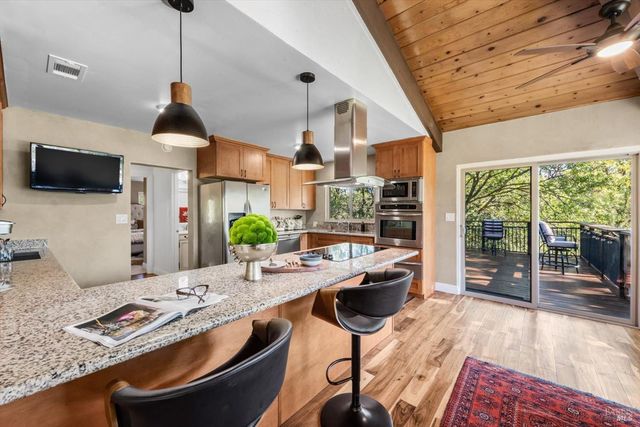 188 Country Club Ln, Napa, CA 94558