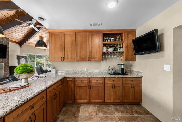 188 Country Club Ln, Napa, CA 94558