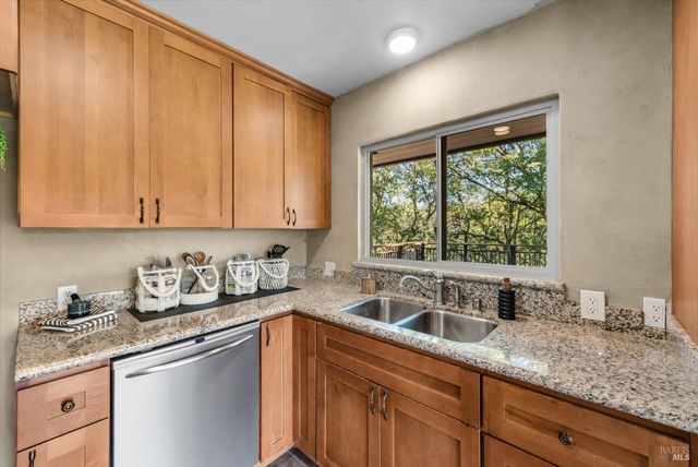 188 Country Club Ln, Napa, CA 94558