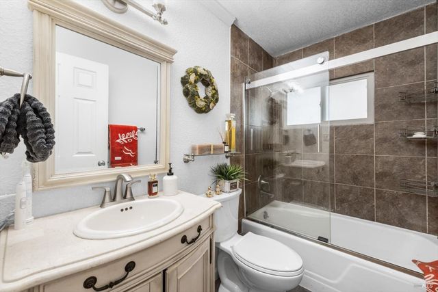 188 Country Club Ln, Napa, CA 94558