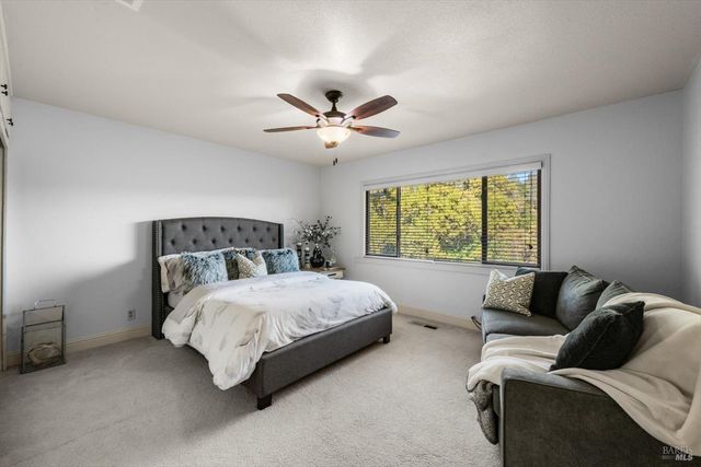 188 Country Club Ln, Napa, CA 94558