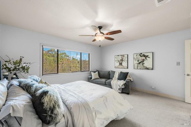 188 Country Club Ln, Napa, CA 94558