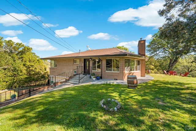 188 Country Club Ln, Napa, CA 94558