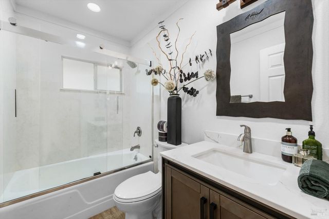 188 Country Club Ln, Napa, CA 94558