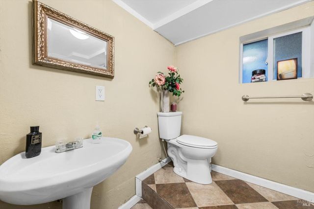 188 Country Club Ln, Napa, CA 94558