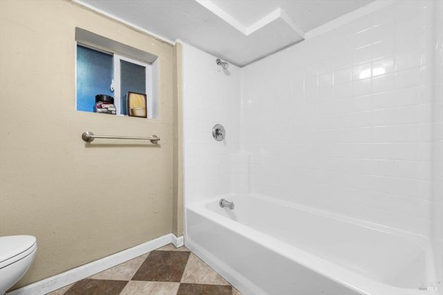 188 Country Club Ln, Napa, CA 94558