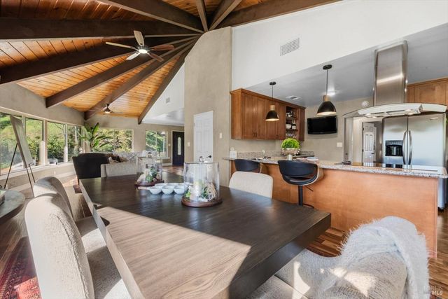 188 Country Club Ln, Napa, CA 94558