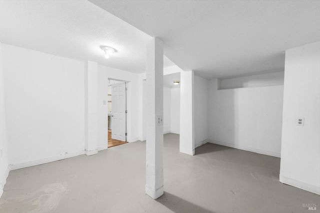 188 Country Club Ln, Napa, CA 94558