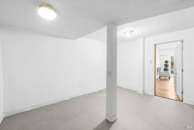 188 Country Club Ln, Napa, CA 94558