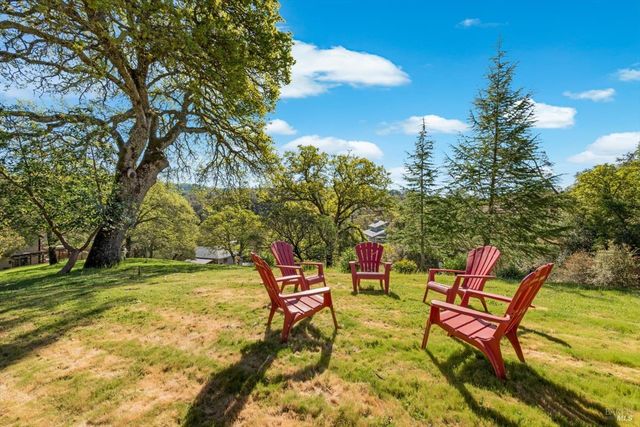 188 Country Club Ln, Napa, CA 94558