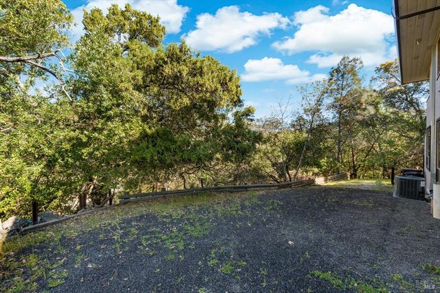 188 Country Club Ln, Napa, CA 94558