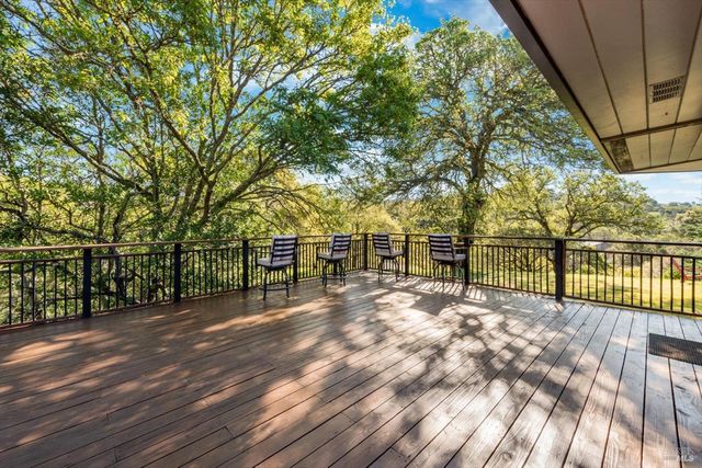 188 Country Club Ln, Napa, CA 94558