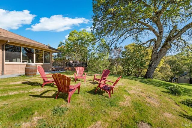 188 Country Club Ln, Napa, CA 94558