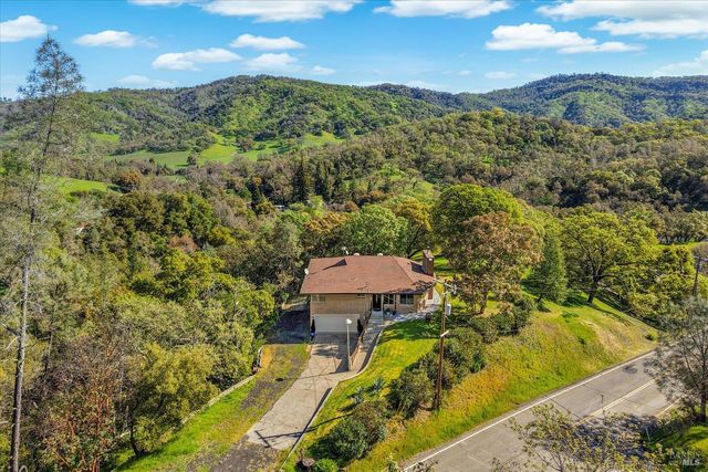188 Country Club Ln, Napa, CA 94558