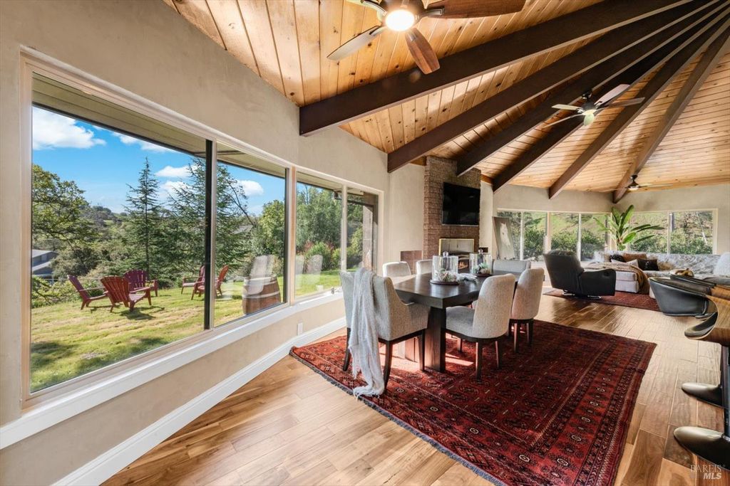 188 Country Club Ln, Napa, CA 94558