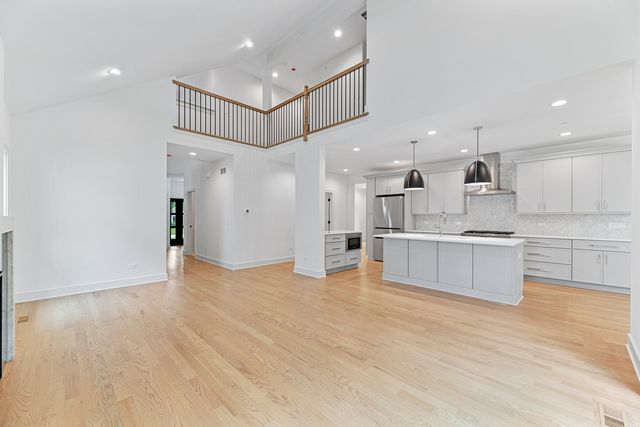 1672 Huntington Lane, Highland Park, IL 60035