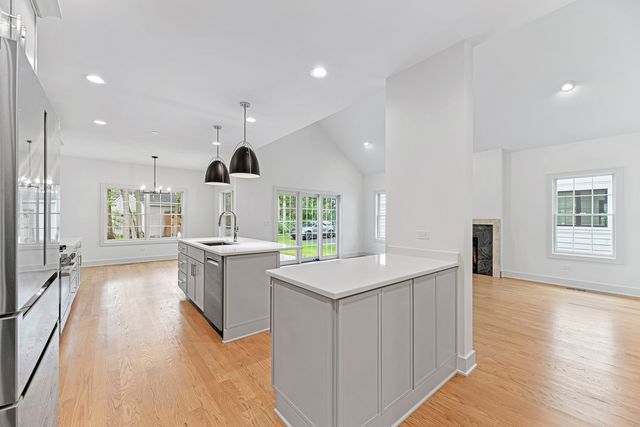 1672 Huntington Lane, Highland Park, IL 60035