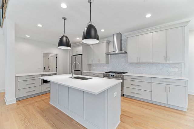 1672 Huntington Lane, Highland Park, IL 60035