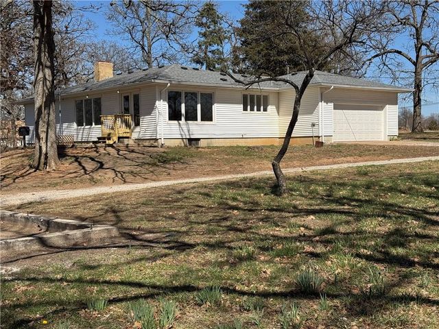 3998 S Highway 32 Highway S, El Dorado Springs, MO 64744