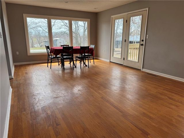 3998 S Highway 32 Highway S, El Dorado Springs, MO 64744