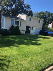 22 Starfire Drive, Centereach, NY 11720