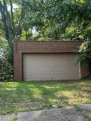 875 Mckinley Avenue, Akron, OH 44306