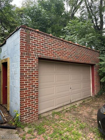 875 Mckinley Avenue, Akron, OH 44306