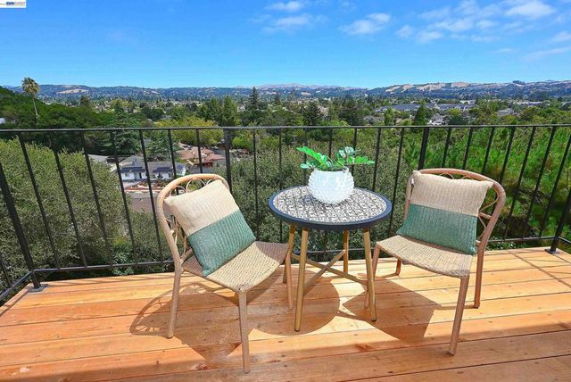 21714 Shadyspring Rd, Castro Valley, CA 94546