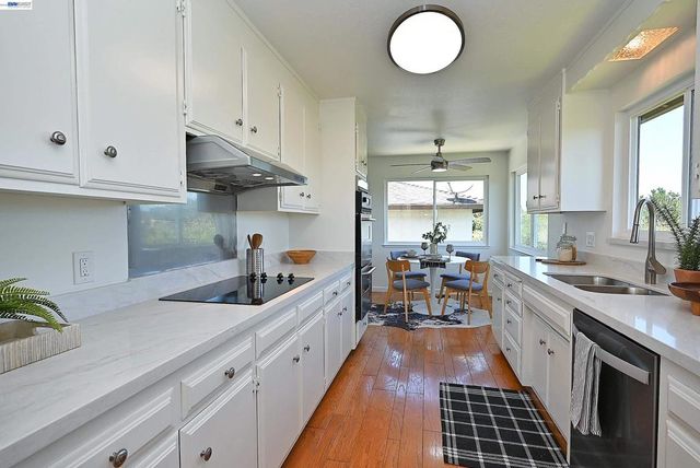 21714 Shadyspring Rd, Castro Valley, CA 94546