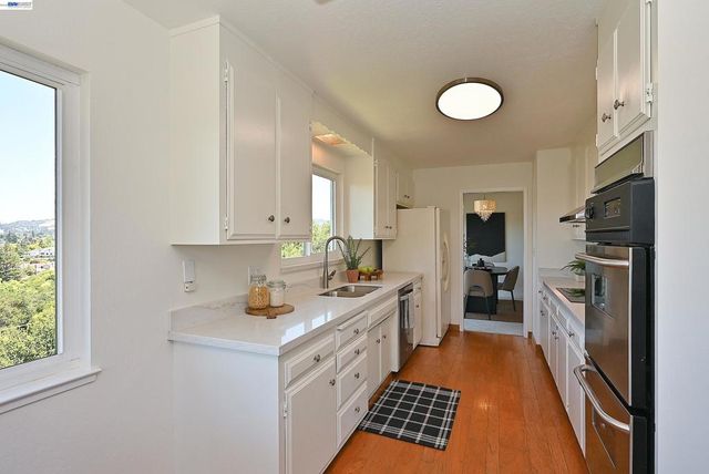 21714 Shadyspring Rd, Castro Valley, CA 94546