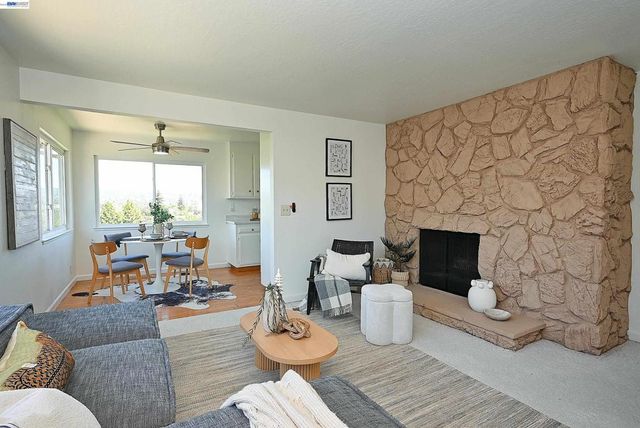 21714 Shadyspring Rd, Castro Valley, CA 94546