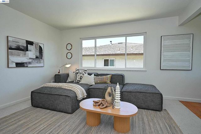 21714 Shadyspring Rd, Castro Valley, CA 94546