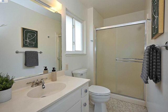 21714 Shadyspring Rd, Castro Valley, CA 94546
