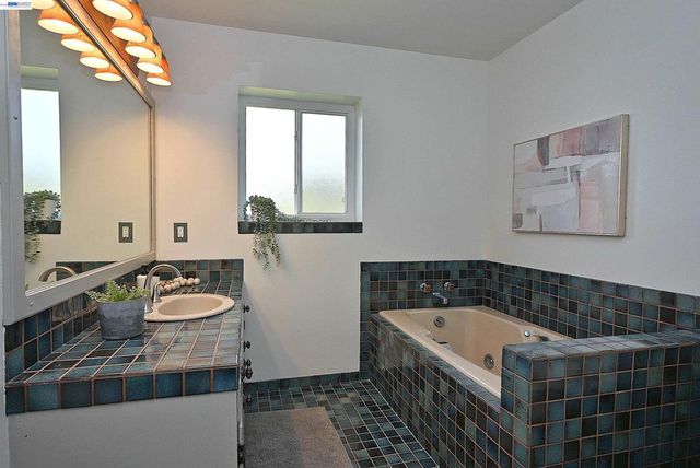 21714 Shadyspring Rd, Castro Valley, CA 94546