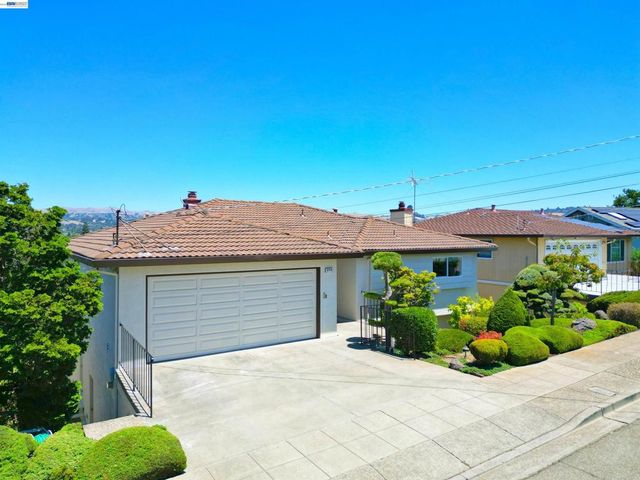 21714 Shadyspring Rd, Castro Valley, CA 94546