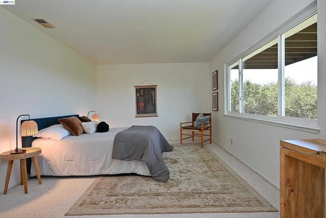 21714 Shadyspring Rd, Castro Valley, CA 94546