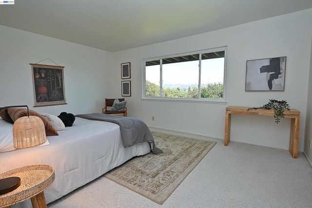 21714 Shadyspring Rd, Castro Valley, CA 94546