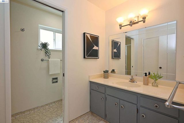 21714 Shadyspring Rd, Castro Valley, CA 94546