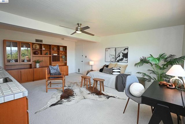 21714 Shadyspring Rd, Castro Valley, CA 94546