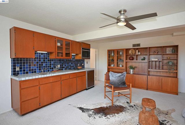 21714 Shadyspring Rd, Castro Valley, CA 94546