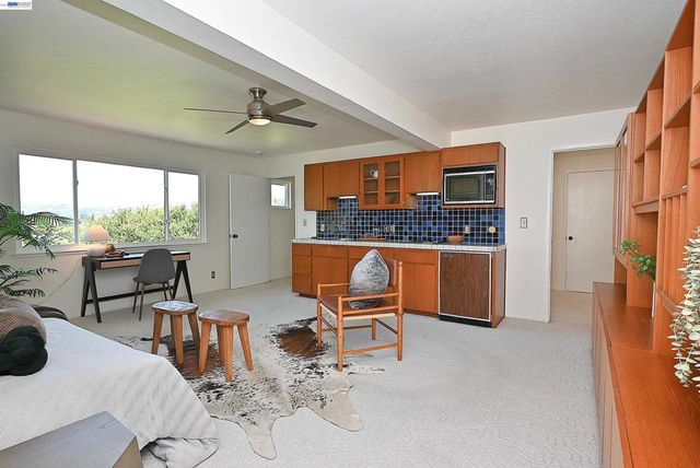 21714 Shadyspring Rd, Castro Valley, CA 94546