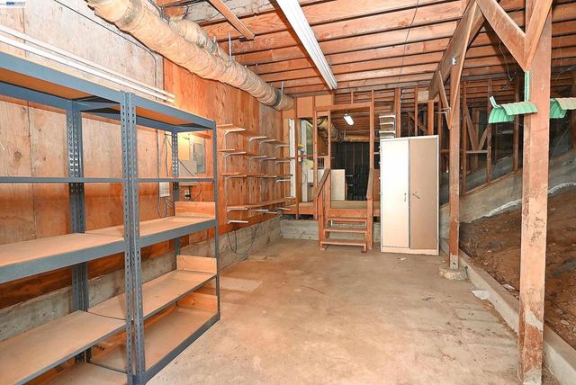 21714 Shadyspring Rd, Castro Valley, CA 94546